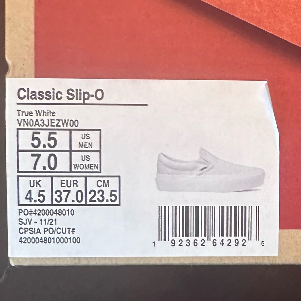 Vans classic slip on True White Kids/men’s size 5.5